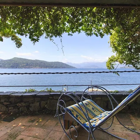 Sleeps 13 Air Con Wifi Ispra