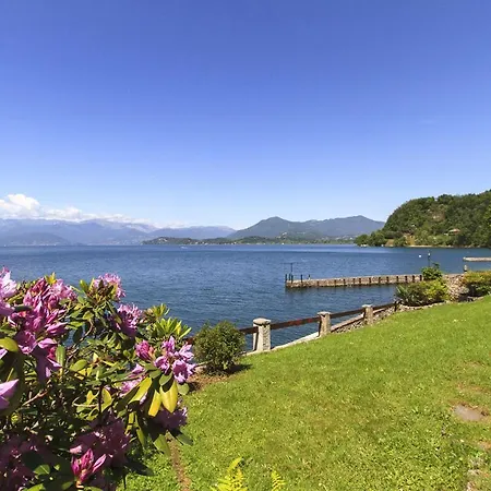 Sleeps 13 Air Con Wifi Ispra