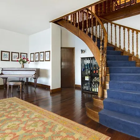 Sleeps 13 Air Con Wifi Villa