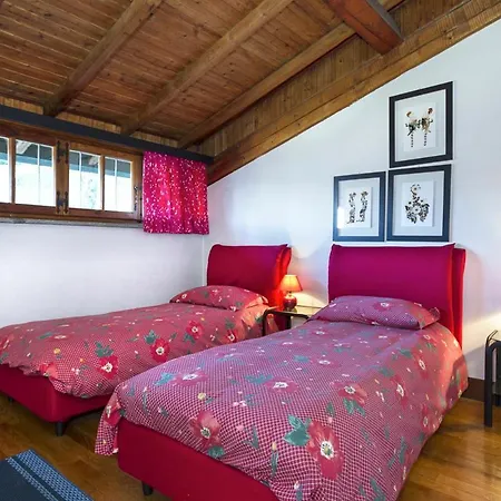 Sleeps 13 Air Con Wifi
