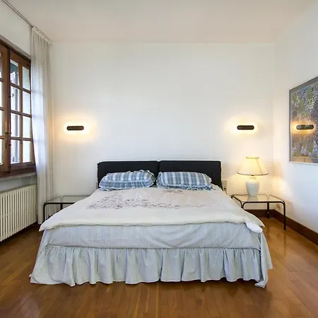 Sleeps 13 Air Con Wifi