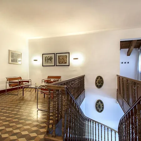 Sleeps 13 Air Con Wifi Villa