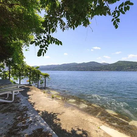 Sleeps 13 Air Con Wifi Villa Ispra